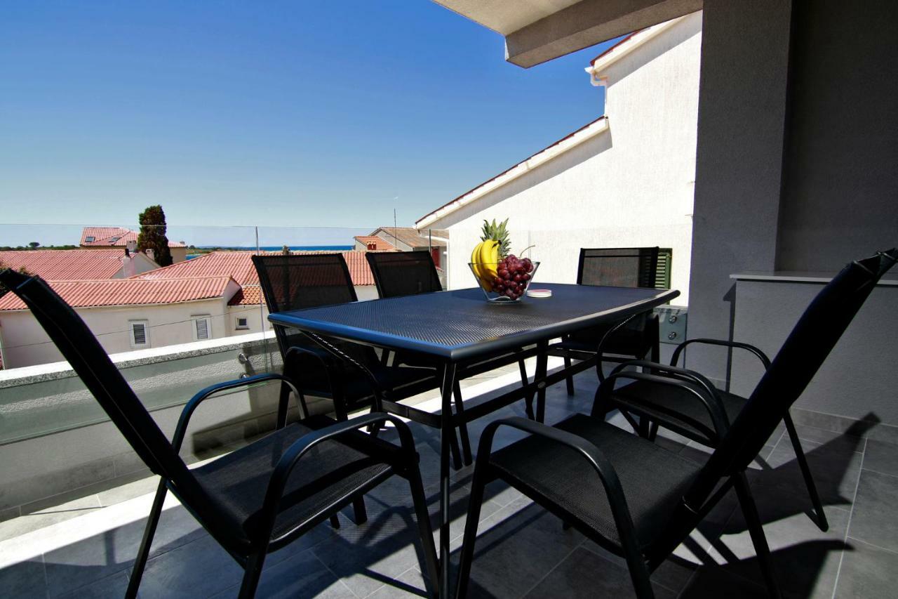 Apartments Luna Novalja Exterior photo