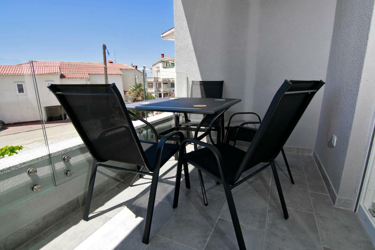 Apartments Luna Novalja Exterior photo
